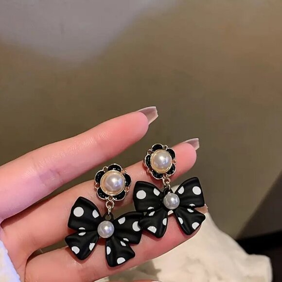 Chic Black and White Polka Dot Bow Earrings - Picture 2 of 5